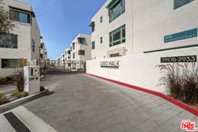2913 Exposition Place 2, Los Angeles, CA 90018