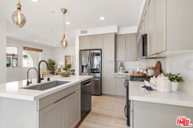 2913 Exposition Place 2, Los Angeles, CA 90018