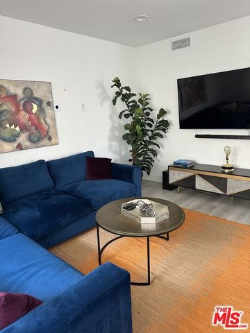 2913 Exposition Place 2, Los Angeles, CA 90018