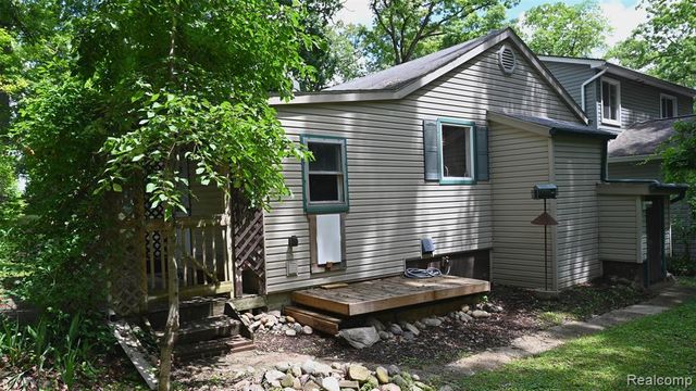 3057 Hillside Drive, Milford, MI 48380