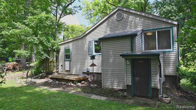 3057 Hillside Drive, Milford, MI 48380