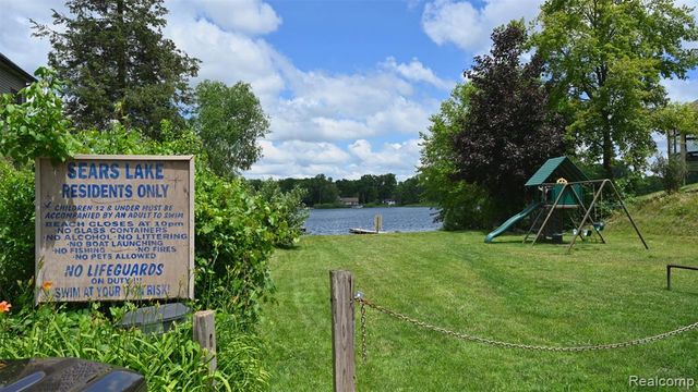 3057 Hillside Drive, Milford, MI 48380