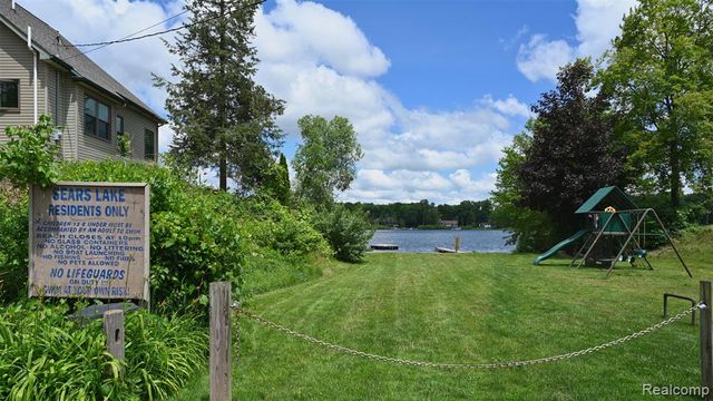 3057 Hillside Drive, Milford, MI 48380