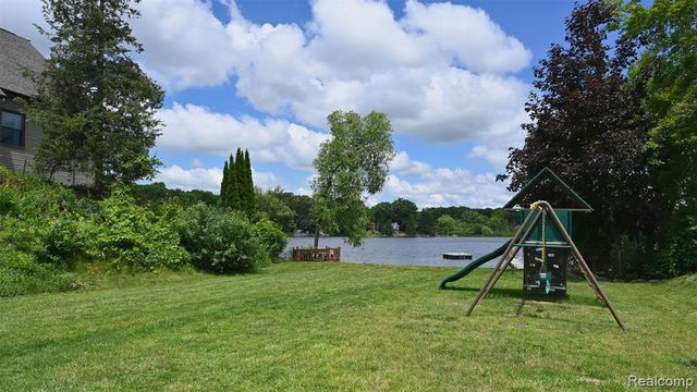 3057 Hillside Drive, Milford, MI 48380