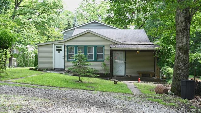 3057 Hillside Drive, Milford, MI 48380