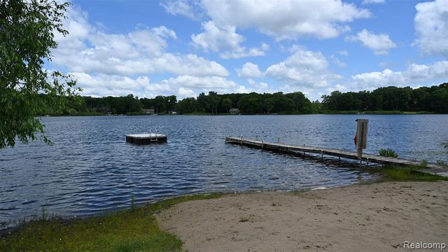 3057 Hillside Drive, Milford, MI 48380