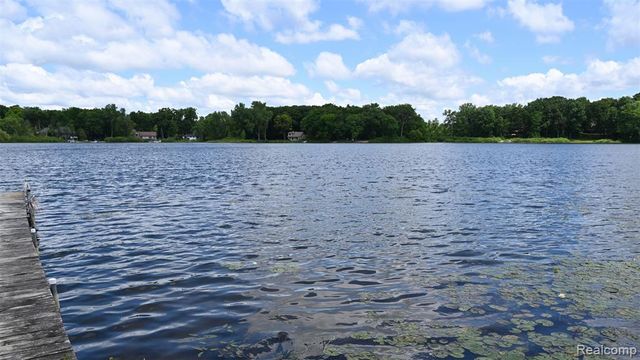 3057 Hillside Drive, Milford, MI 48380