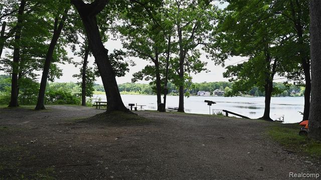 3057 Hillside Drive, Milford, MI 48380