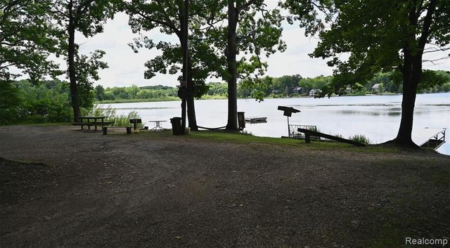 3057 Hillside Drive, Milford, MI 48380
