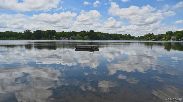 3057 Hillside Drive, Milford, MI 48380