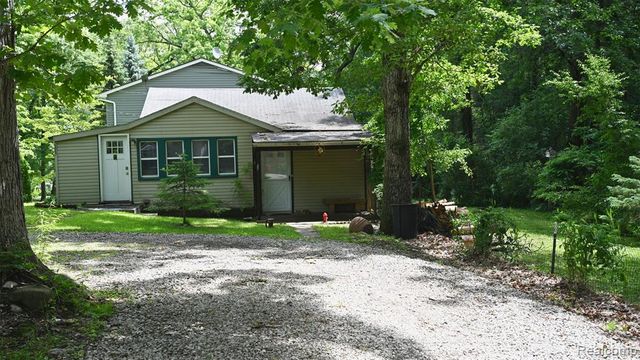 3057 Hillside Drive, Milford, MI 48380
