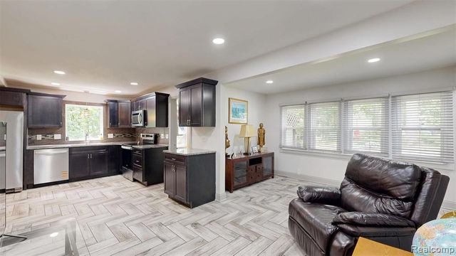 3057 Hillside Drive, Milford, MI 48380