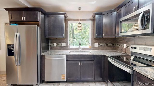 3057 Hillside Drive, Milford, MI 48380
