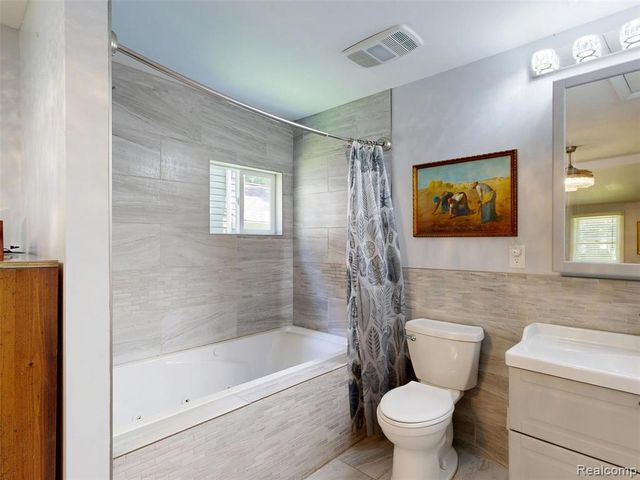3057 Hillside Drive, Milford, MI 48380