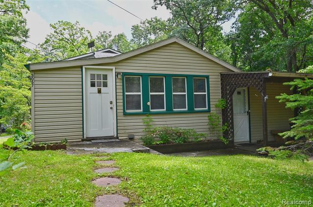3057 Hillside Drive, Milford, MI 48380