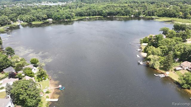 3057 Hillside Drive, Milford, MI 48380