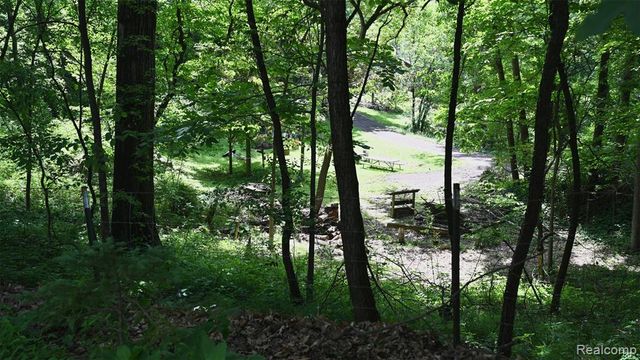 3057 Hillside Drive, Milford, MI 48380