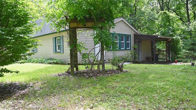 3057 Hillside Drive, Milford, MI 48380