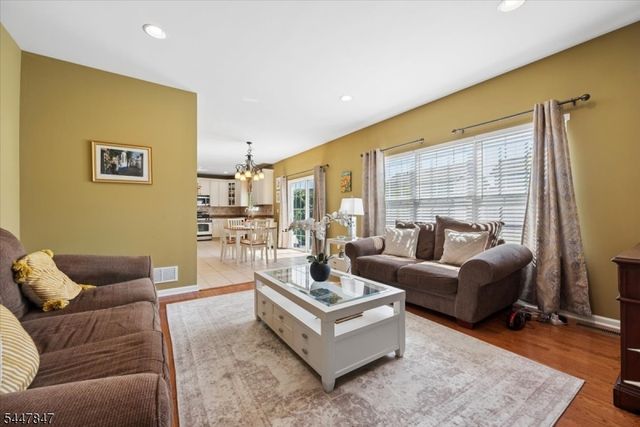8 Hopkinson Ln, Franklin Twp., NJ 08873