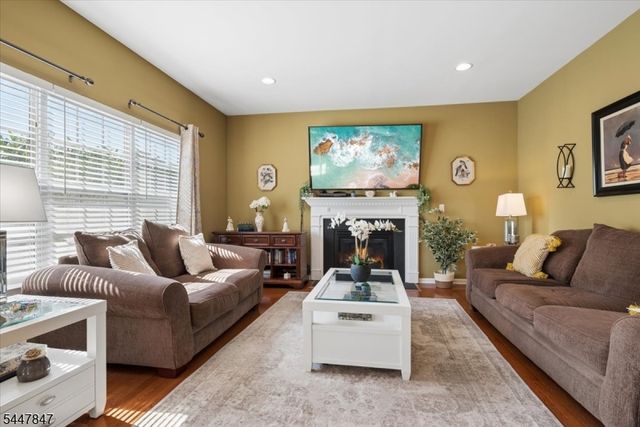 8 Hopkinson Ln, Franklin Twp., NJ 08873