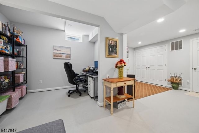 8 Hopkinson Ln, Franklin Twp., NJ 08873