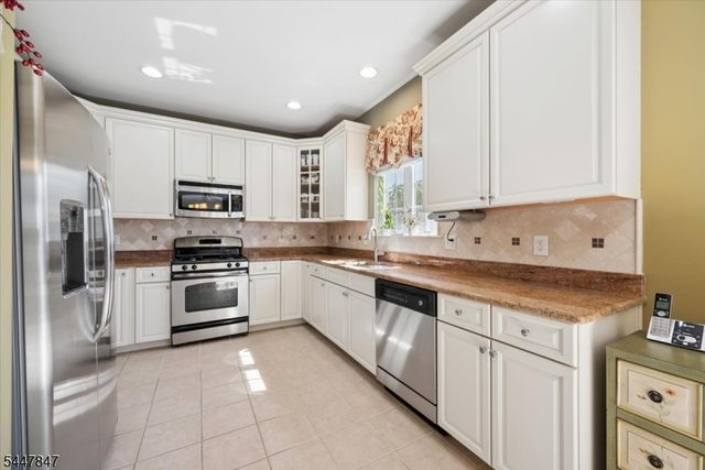 8 Hopkinson Ln, Franklin Twp., NJ 08873