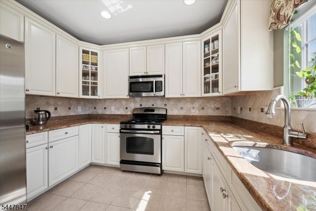 8 Hopkinson Ln, Franklin Twp., NJ 08873