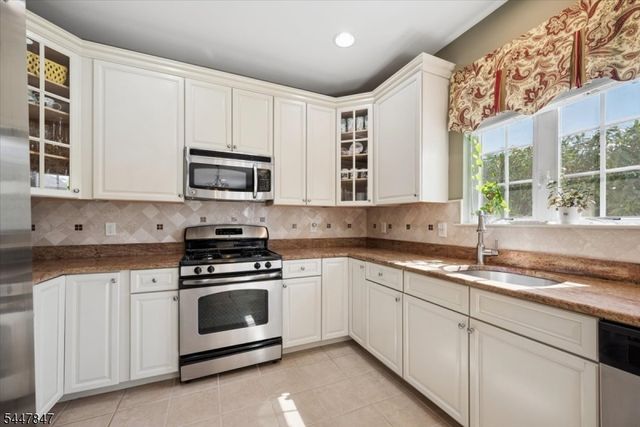 8 Hopkinson Ln, Franklin Twp., NJ 08873