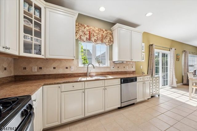 8 Hopkinson Ln, Franklin Twp., NJ 08873