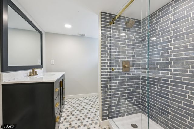 12 Rocky Point Rd, West Milford Twp., NJ 07421