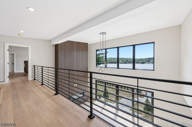 12 Rocky Point Rd, West Milford Twp., NJ 07421