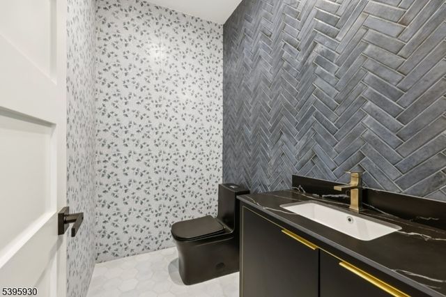 12 Rocky Point Rd, West Milford Twp., NJ 07421