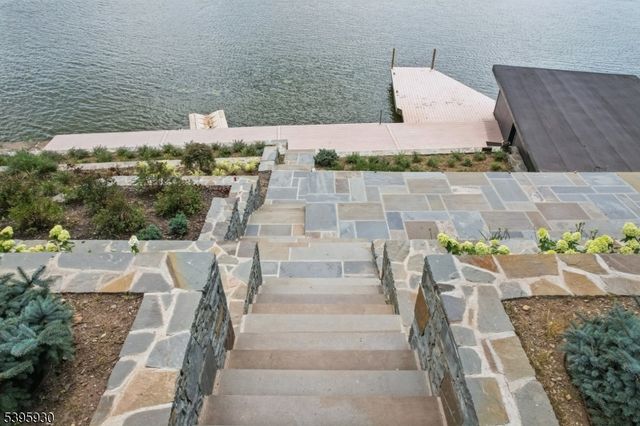 12 Rocky Point Rd, West Milford Twp., NJ 07421