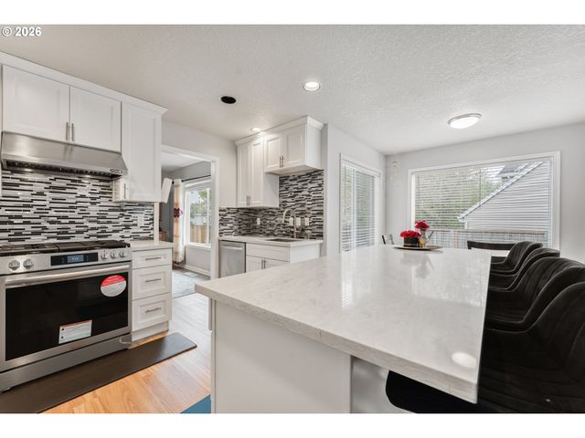 14610 Nw DAWNWOOD Dr, Portland, OR 97229