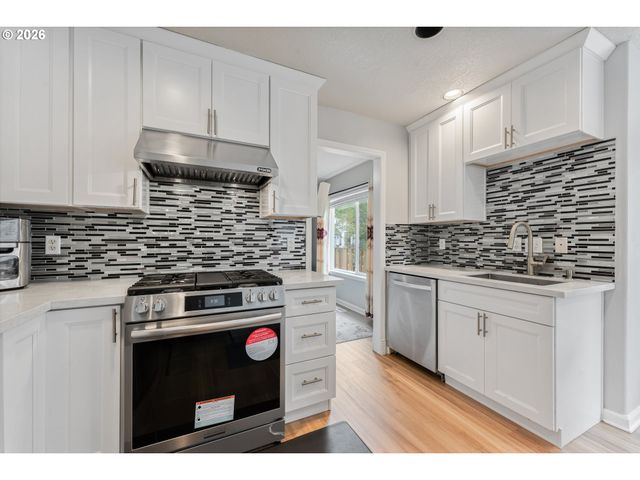 14610 Nw DAWNWOOD Dr, Portland, OR 97229