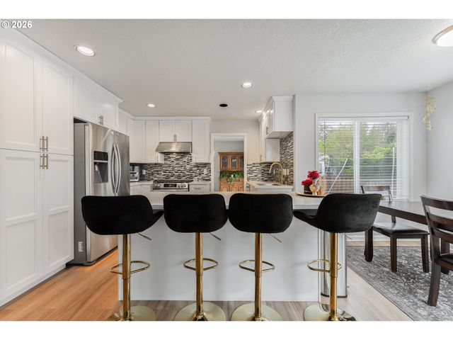 14610 Nw DAWNWOOD Dr, Portland, OR 97229