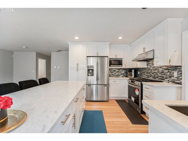 14610 Nw DAWNWOOD Dr, Portland, OR 97229