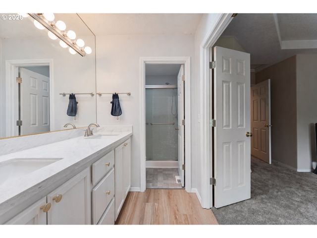 14610 Nw DAWNWOOD Dr, Portland, OR 97229