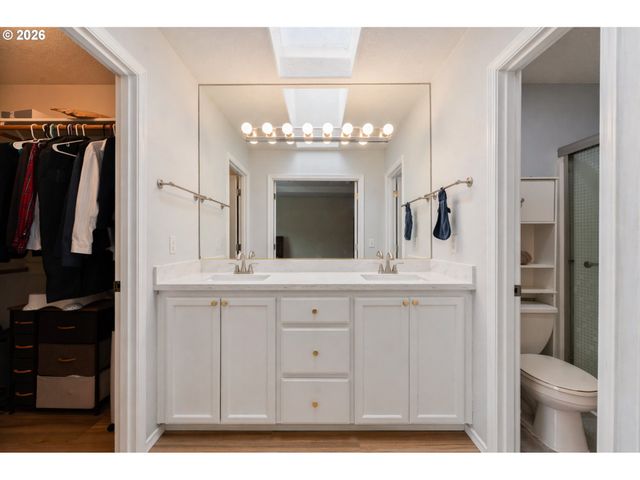 14610 Nw DAWNWOOD Dr, Portland, OR 97229