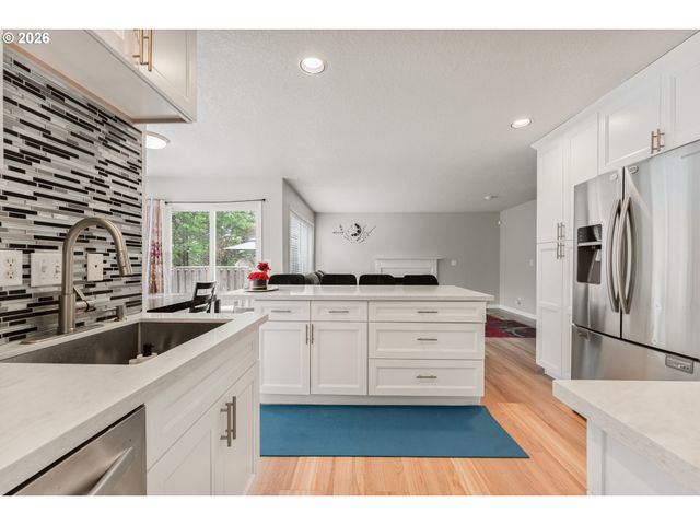 14610 Nw DAWNWOOD Dr, Portland, OR 97229