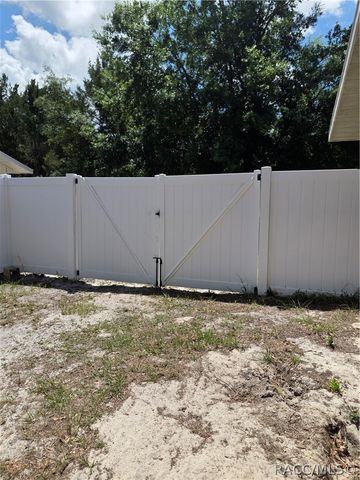 8219 W Trotter Lane, Homosassa, FL 34446