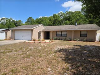 8219 W Trotter Lane, Homosassa, FL 34446