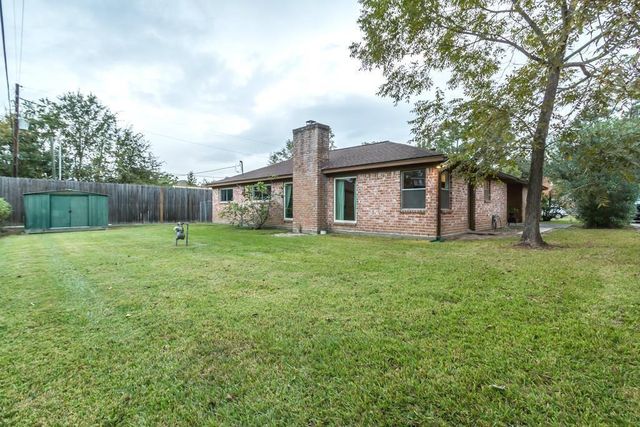 805 Thornwood Drive, Shenandoah, TX 77381