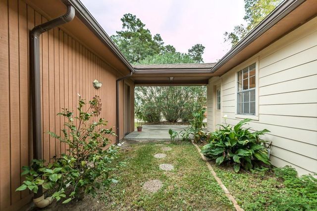805 Thornwood Drive, Shenandoah, TX 77381