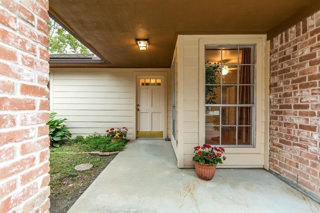 805 Thornwood Drive, Shenandoah, TX 77381