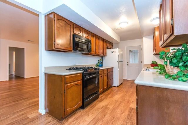 805 Thornwood Drive, Shenandoah, TX 77381