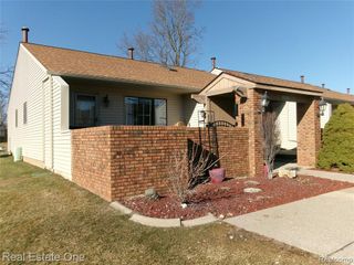 62072 York Town Drive 1, South Lyon, MI 48178