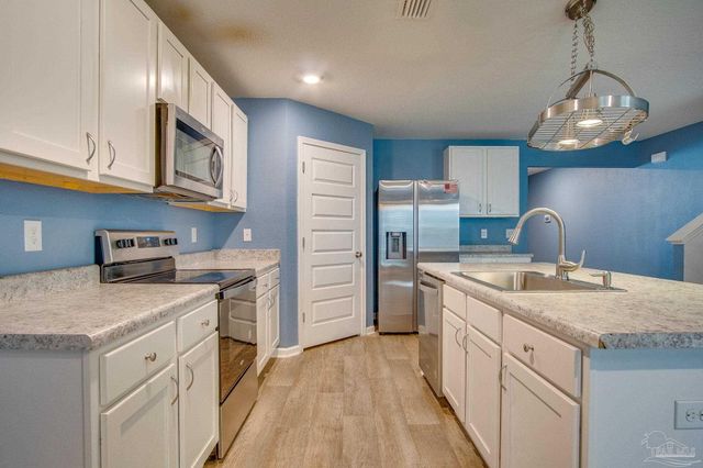 10589 Queens Gate Cir, Pensacola, FL 32506