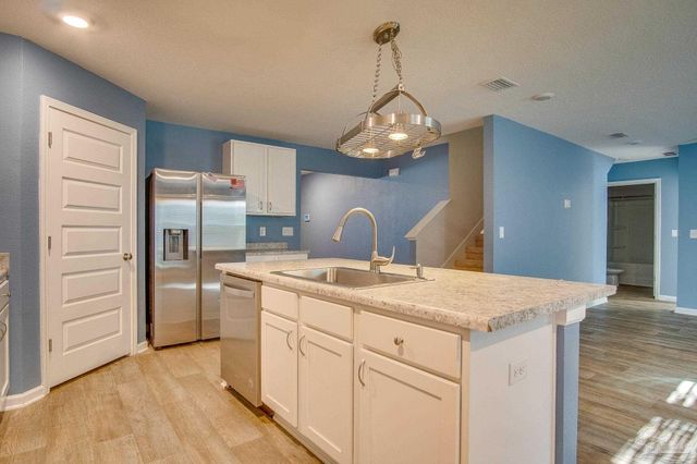 10589 Queens Gate Cir, Pensacola, FL 32506