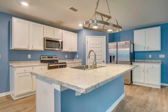 10589 Queens Gate Cir, Pensacola, FL 32506